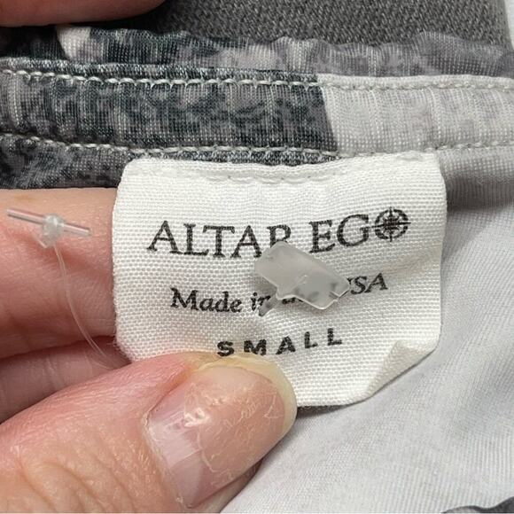 NWOT Altar Ego Camo Fade Black Athletic Yoga Leggins Size Small - Picture 13 of 16